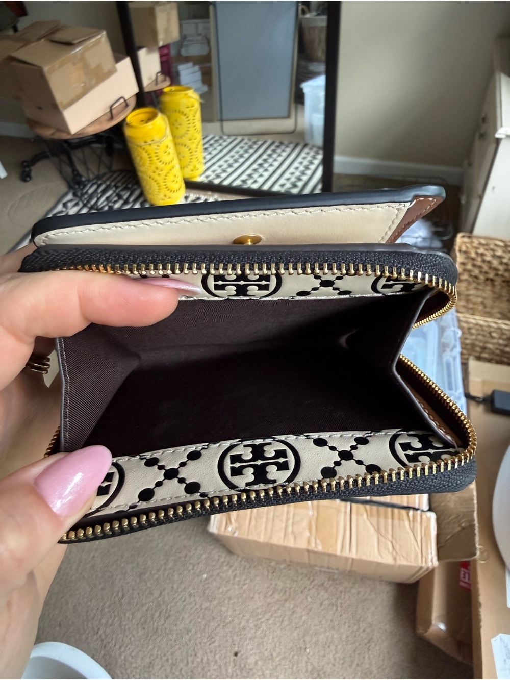 Tory Burch Black and Cream Logo Zip Wallet - Picture 5 of 8